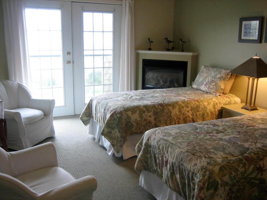 The Lodge At Weir'S Beach Metchosin Bagian luar foto