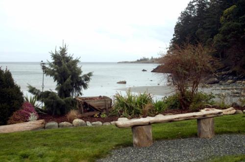 The Lodge At Weir'S Beach Metchosin Bagian luar foto