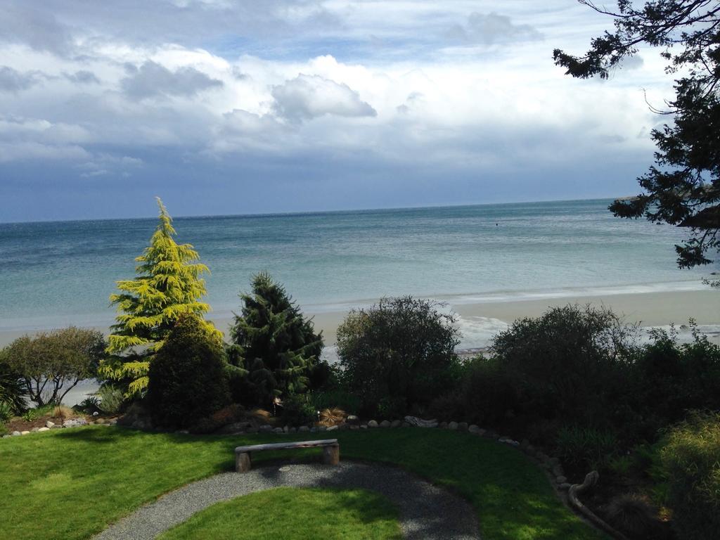 The Lodge At Weir'S Beach Metchosin Bagian luar foto