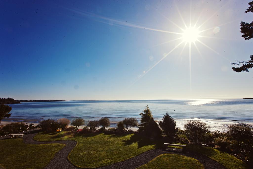The Lodge At Weir'S Beach Metchosin Bagian luar foto