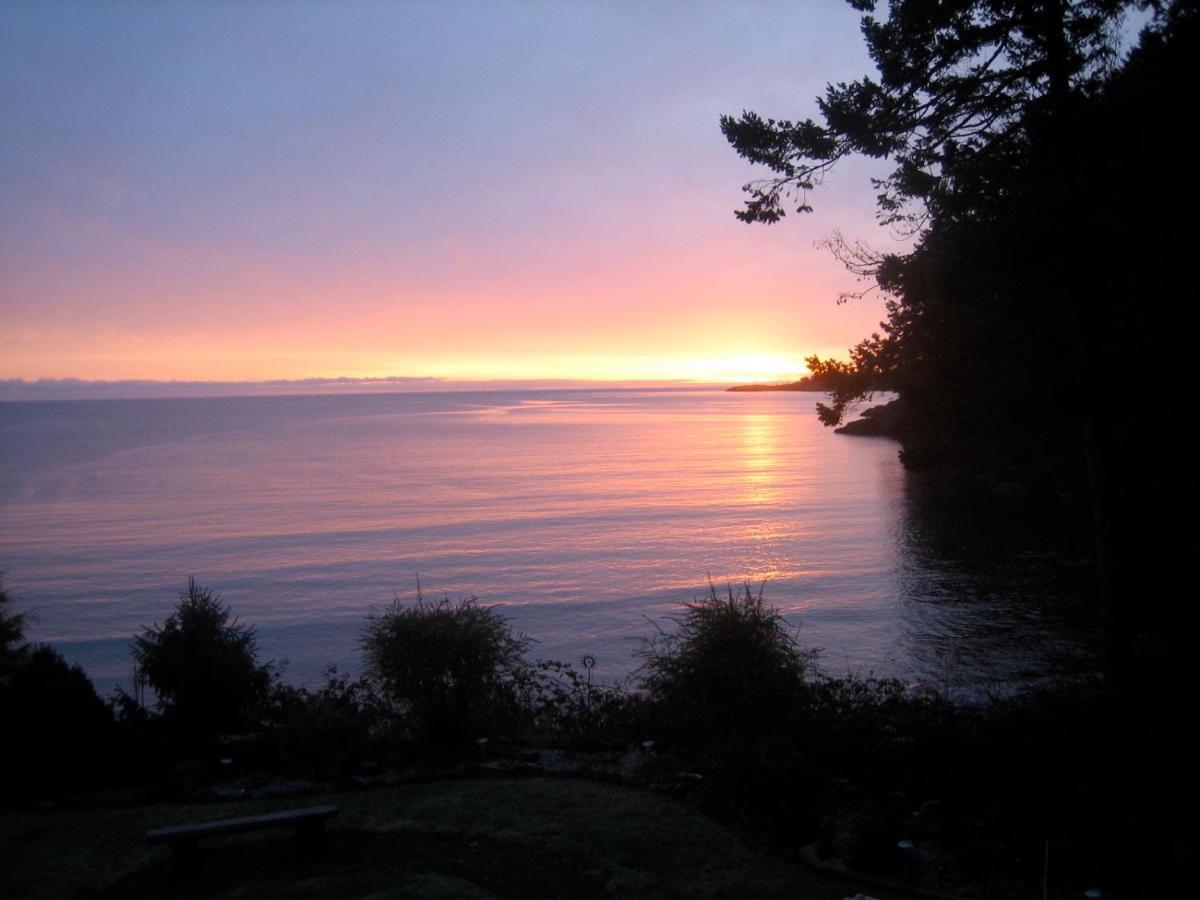 The Lodge At Weir'S Beach Metchosin Bagian luar foto