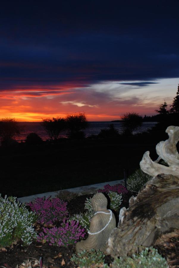 The Lodge At Weir'S Beach Metchosin Bagian luar foto
